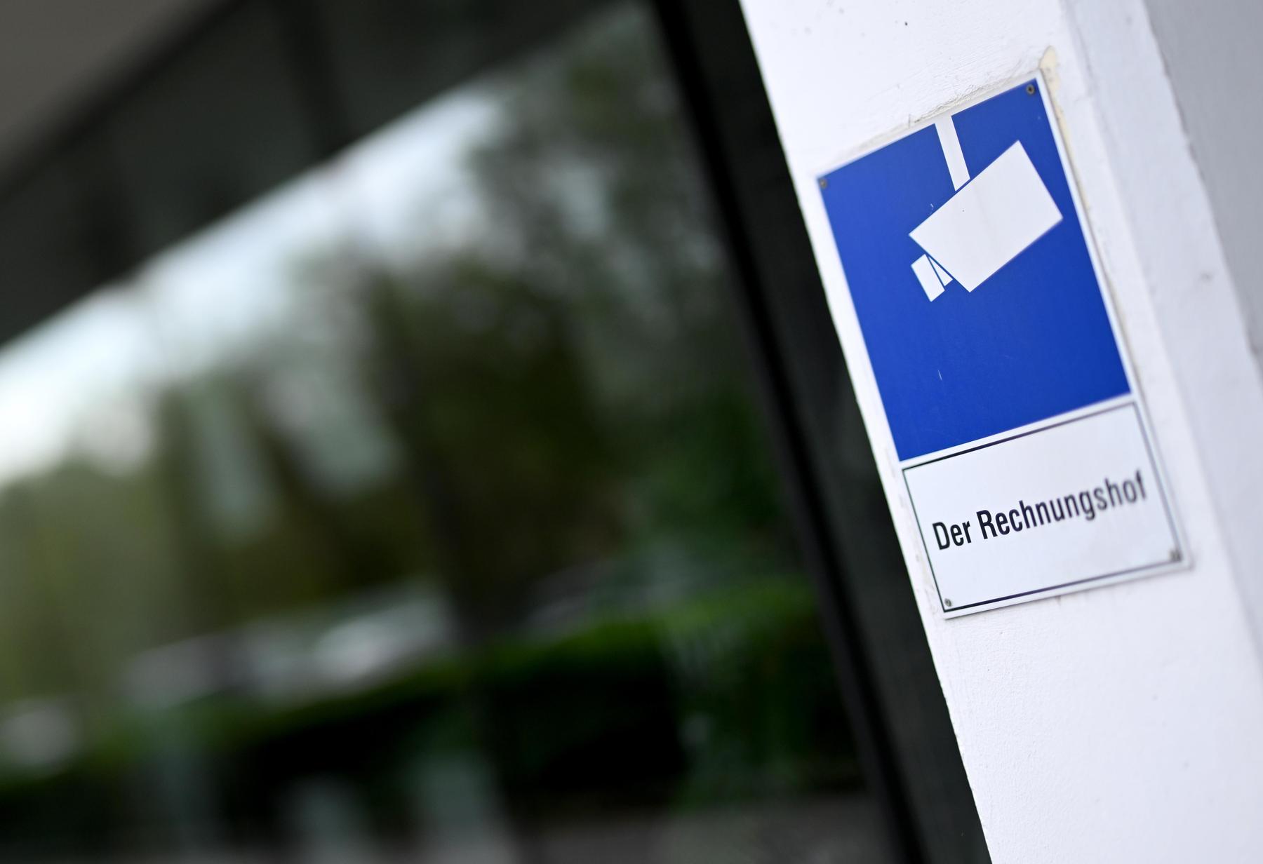 Računsko sodišče kritiziralo malomarnost ministrstev pri integracijski agenciji AEI zaradi suma zlorabe sredstev EU