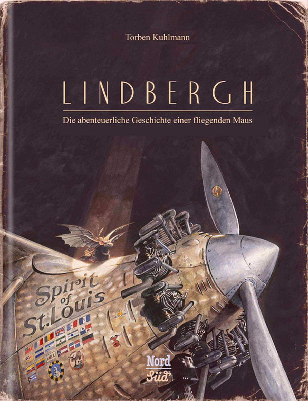 In Kinderbüchern wimmelt es von fliegenden Tieren. Doch "Lindbergh" hebt sich von der Masse ab, vor allem durch seine wunderschönen Bilder. Die stimmungsreichen Illustrationen ziehen den kleinen Leser in die Welt einer kleinen Maus, die ihrer gefährlichen Welt zu entkommen sucht, indem sie ein Flugzeug konstruiert. "Lindbergh", erschienen im NordSüd Verlag, ist der 96 Seiten starke Erstling des deutschen Autors Torben Kuhlmann, von dem man wohl noch einiges erhoffen darf. Übrigens: Es gibt auch einen Trailer zum Buch.Alter: Ab fünf Jahren.