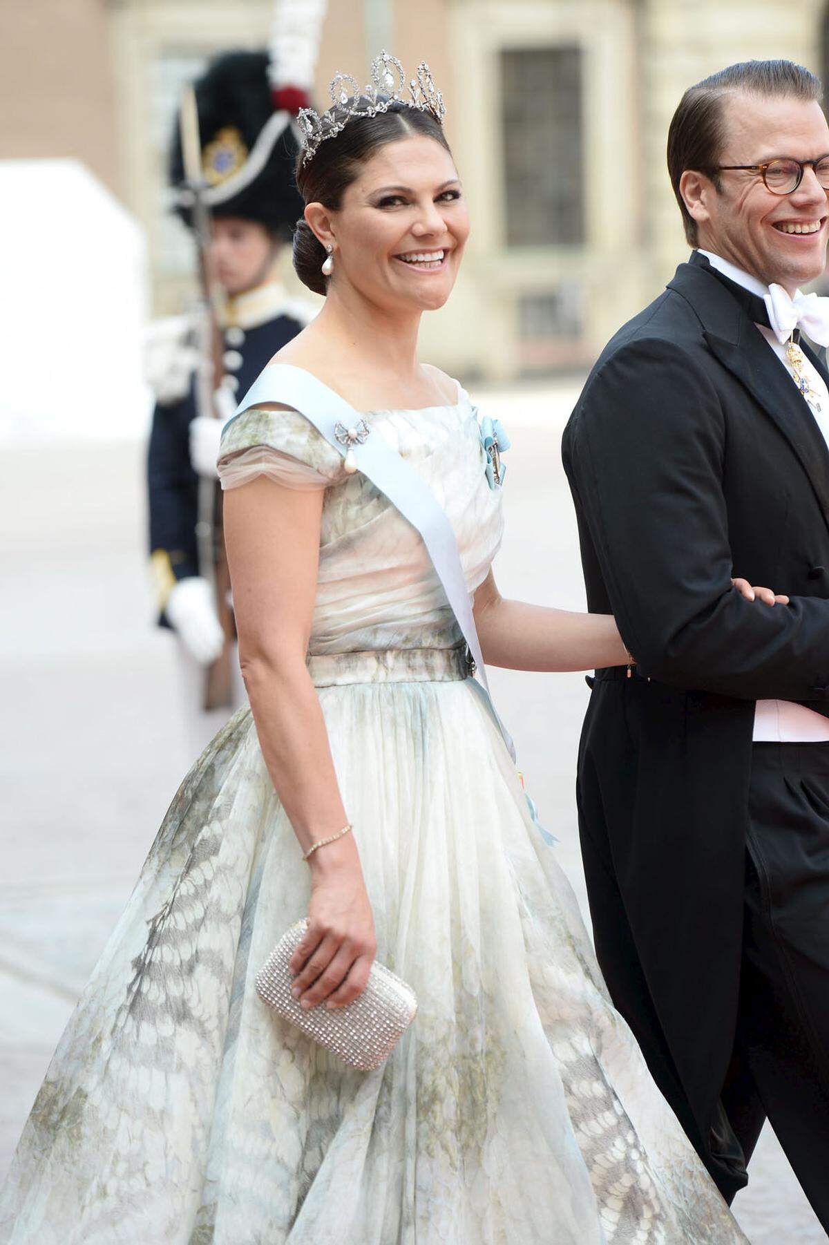 Prinzessin Victoria von Schweden überraschte bei der Hochzeit ihres Bruders Carl Philip in einem Kleid aus der Conscious-Kollektion der schwedischen Textilkette H&amp;M.