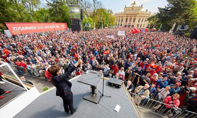 Erstmals seit dem 1. Mai 2019 treffen sich die Sozialdemokraten wieder auf dem Wiener Rathausplatz.