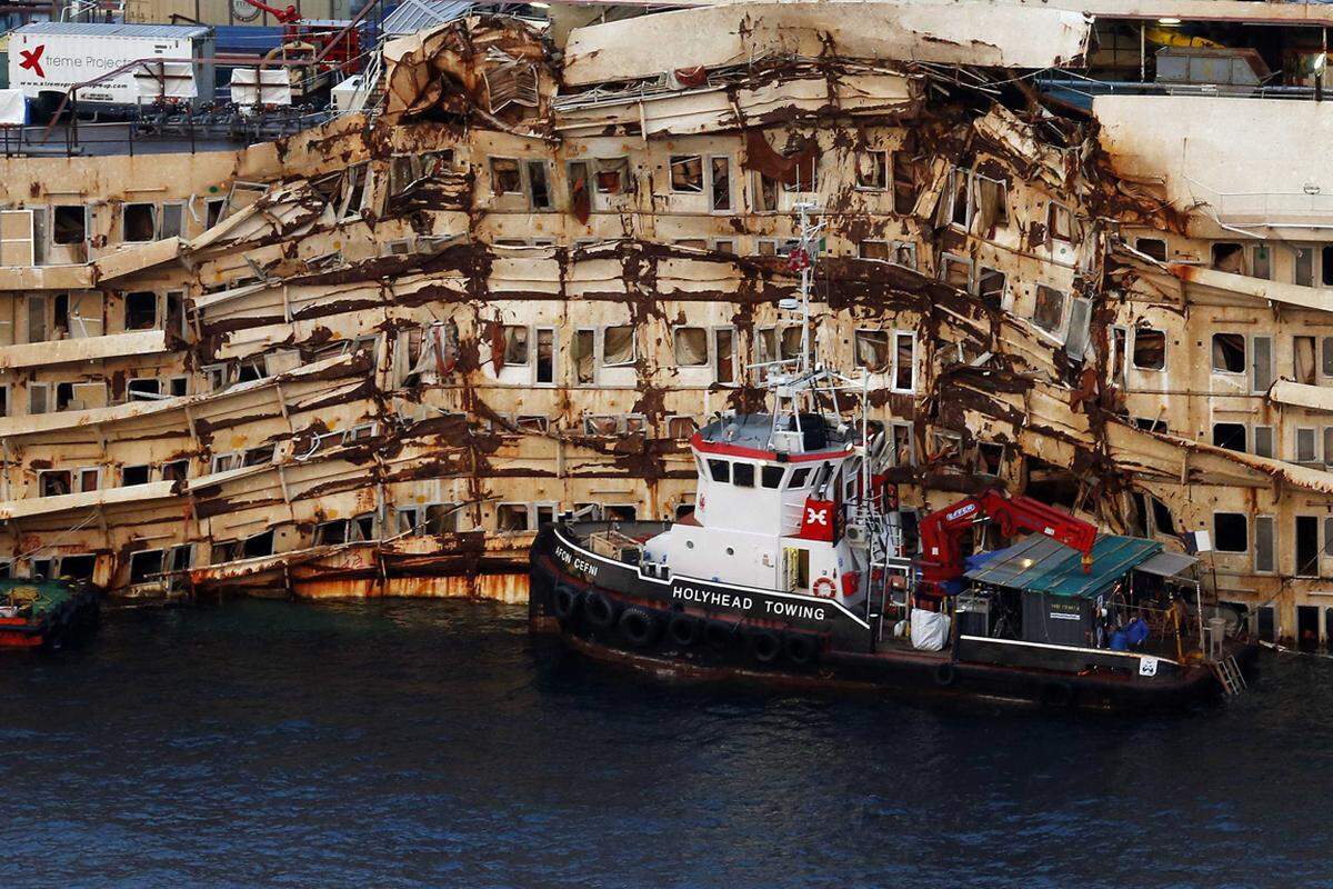 Alle Menschen an Bord des Kreuzfahrtschiffs Costa Concordia hätten überleben können, wenn im Jänner 2012 vor der italienischen Insel Giglio die richtigen Entscheidungen getroffen worden wären - so lautet das Ergebnis der Ermittler.