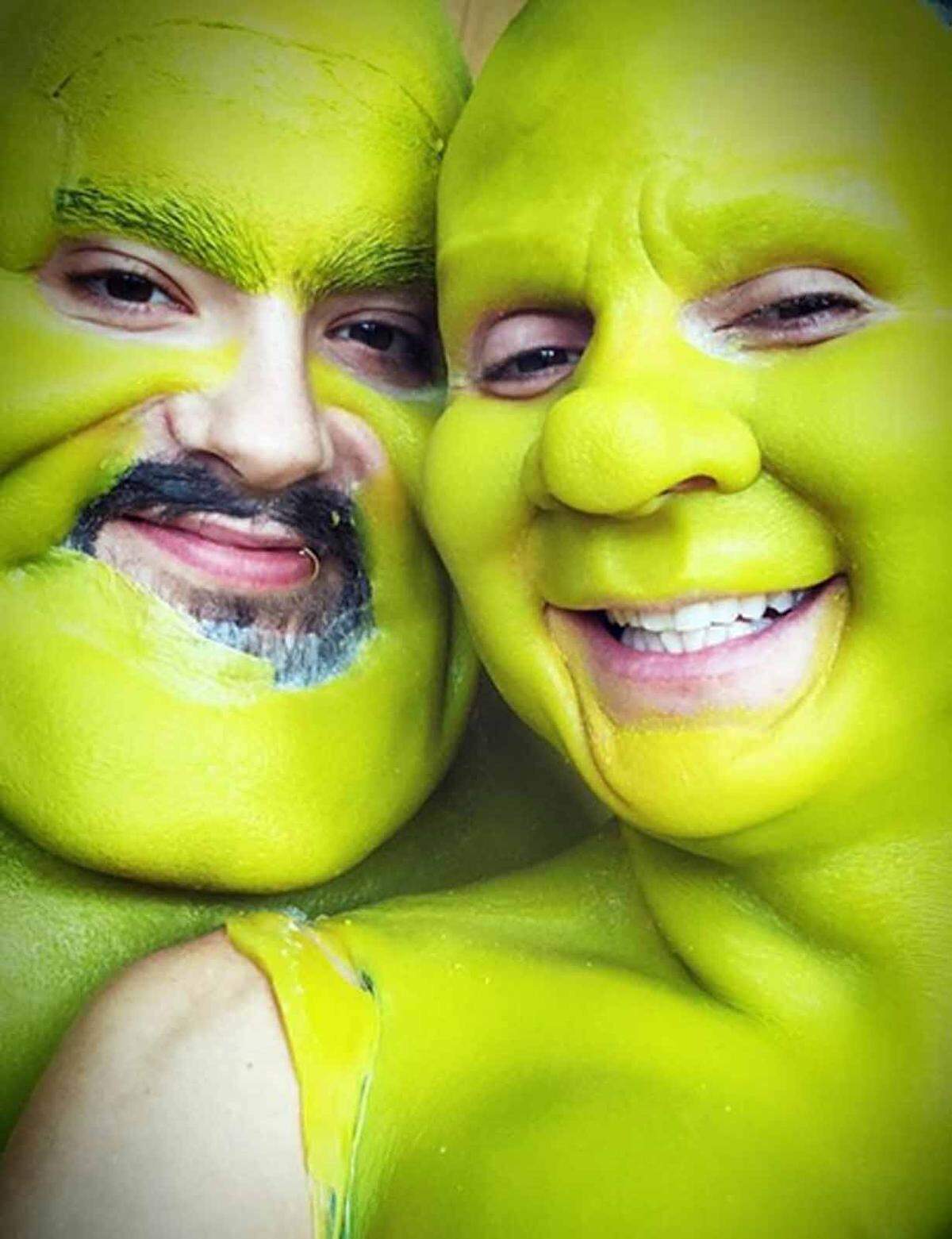 Seit 2000 veranstaltet Heidi Klum jedes Jahr am 31. Oktober in New York eine riesige Halloween-Party, die unter den Promis Kultstatus genießt. Im Mittelpunkt: Heidis ausgefallene Kostüme. 2018 verwandelte sie sich zusammen mit ihrem Freund Tom Kaulitz in das Fantasy-Liebespaar Fiona und Shrek.