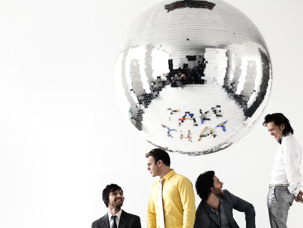 "Yeah you and me we can ride on a star, if you stay with me girl, we can rule the world"Hörprobe