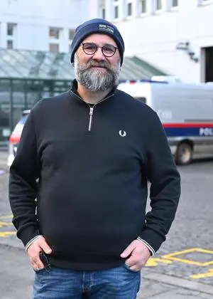 „Die Möglichkeit, dass etwas eskaliert, die ist bei jedem gegeben“: Gefängnisseelsorger Jonathan Werner vor der Justizanstalt Josefstadt.