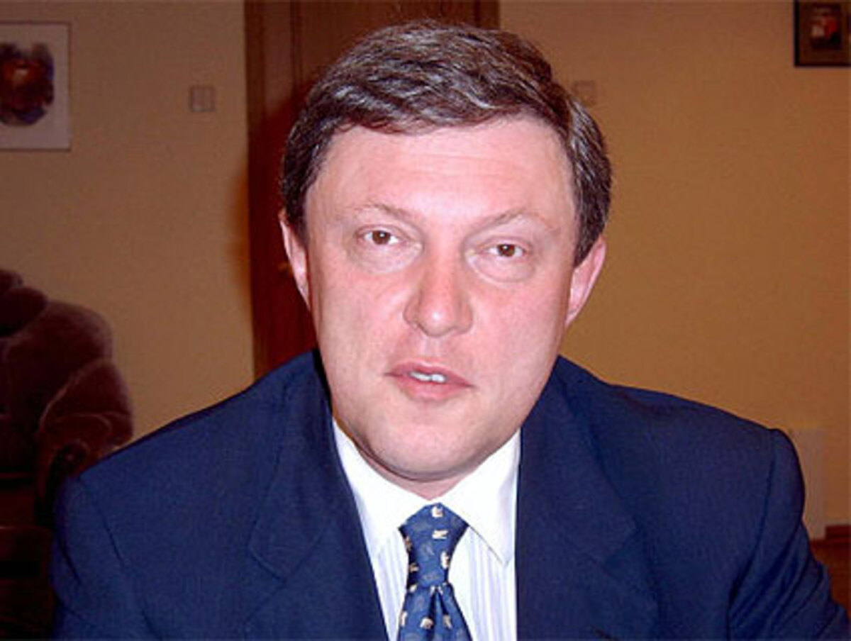 Kasparow wollte die Putin-kritische Opposition einen, was aber nicht gelang. Auch den liberalen Parteien glückte keine Fusion. Die beiden Parteien werden voraussichtlich je rund ein Prozent der Stimmen bekommen. Die Union Rechter Kräfte scheiterte auch mit dem Versuch, die Kandidatur Putins bei der Wahl am Sonntag zu verhindern. SPS warf dem Staatschef vor, das Präsidentenamt zu Wahlkampfzwecken zu missbrauchen. Der Vorsitzende der liberalen Jabloko-Partei, Grigori Jawlinski, beschwerte sich über Medienbeschränkungen im Land.