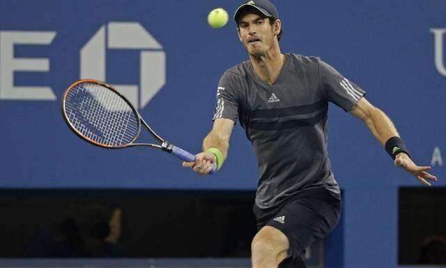 Murray of Britain returns a volley to Bachinger of Germany during their men's singles match at the U.S. Open tennis tournament in New York