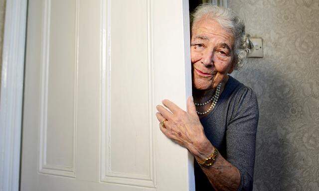 FILE PHOTO: British children´s writer and illustrator Judith Kerr peers around a door as she recreates a scene from her bestselling picture book ´The Tiger Who Came To Tea´ , in London