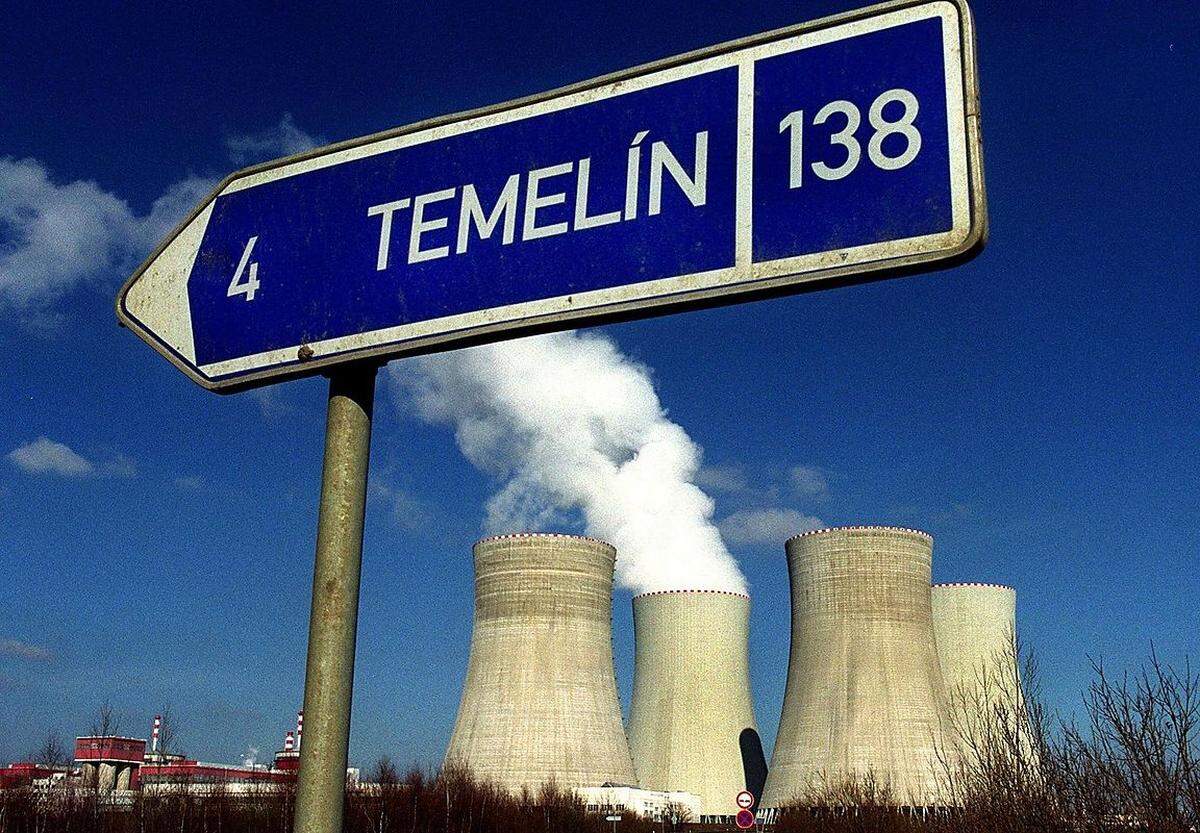 Die FPÖ organisierte im Jahr 2001 das Volksbegehren "Veto gegen Temelin", mit dem die Inbetriebnahme des tschechischen Atomkraftwerkes verhindert werden sollte. 914.973 Personen unterschrieben, aber auch der Versuch, die Angelegenheit mit dem EU-Beitritt Tschechiens zu verknüpfen, nützte nichts: Das Kernkraftwerk ging in Betrieb.