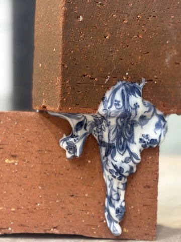 Replaced by painted glaze: the cement becomes decorative.