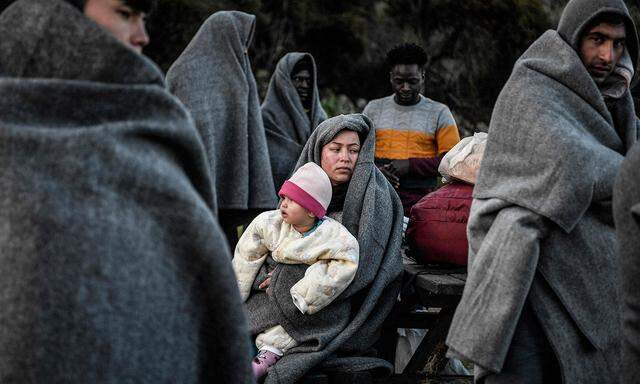 Trotz türkischer Zusagen, Bootsfahrten über die Ägäis zu unterbinden, kommen weiterhin Flüchtlinge auf Lesbos an.  