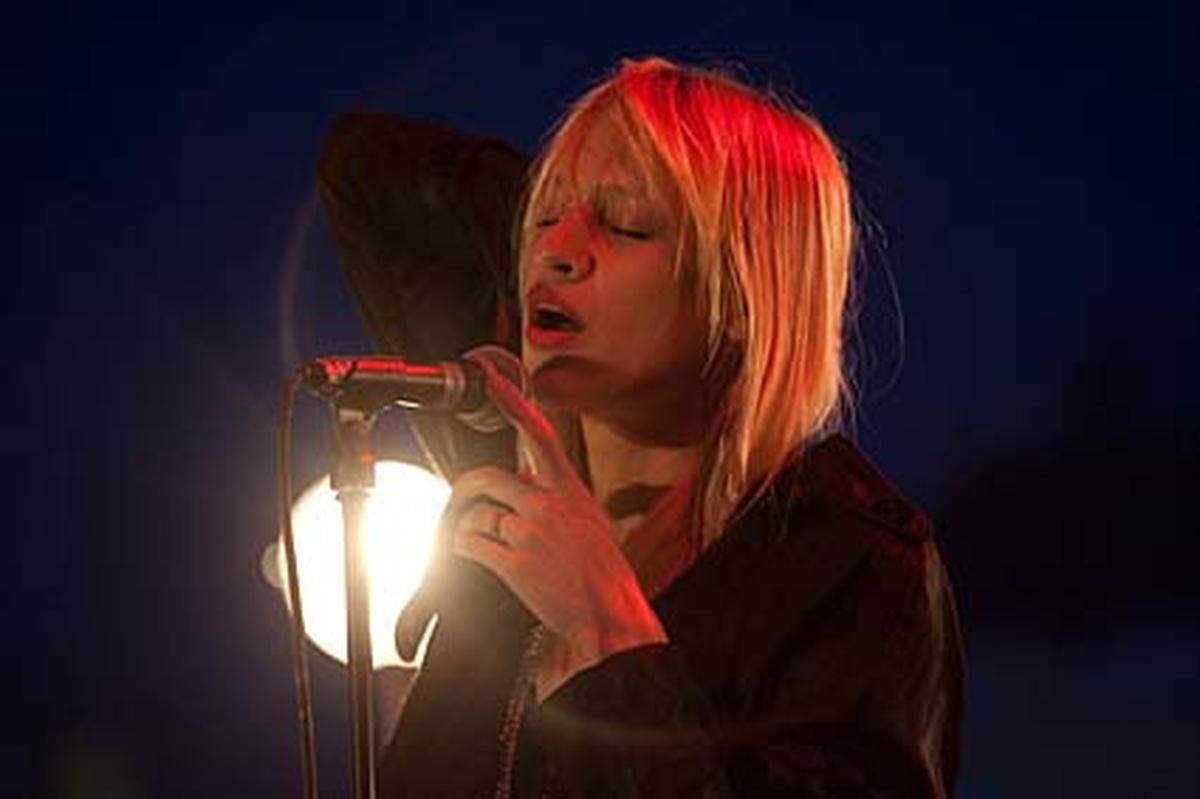 Im März erschien ihr drittes Album "The Beautiful Fall".