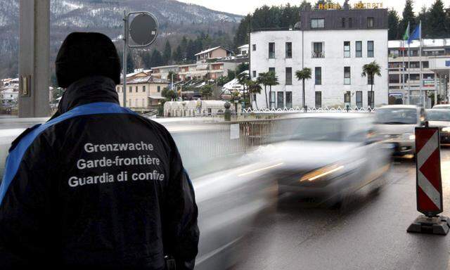 Grenzen dicht! Die Schweiz schränkt die Personenfreizügigkeit für EU-Bürger wieder ein.