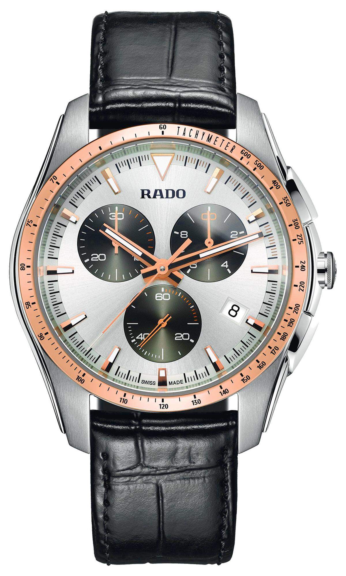 Rado „HyperChrome". Das Modell aus Ceramos und Edelstahl verfügt über ein Quarz-Werk mit einem Durchmesser von 44,9  Millimeter und eine Lünette mit ­Tachymeter-Funktion. Das ­Zifferblatt ist mit Super-Luminova beschichtet und hat eine Datumsanzeige bei vier Uhr.  