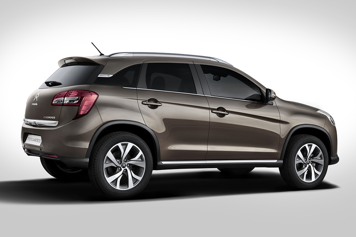 Neue Wege geht auch Citroen. Die Franzosen präsentieren erstmals ein Kompakt-SUV, den C4 Aircross. 4,34 Meter Länge, zwei Diesel (110 und 150 PS, Zweirad- oder Allradantrieb), ein Benziner (115 PS, reine 2WD-Version). Erhältlich ab Frühjahr 2012.