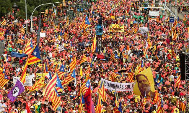 Meer von Unabhängigkeitsfahnen: Demo am katatalanischen Nationalfeiertag.
