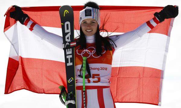 Ist Olympia, fährt Anna Veith prompt auf das Podest: 2018 gewinnt sie sensationell Super-G-Silber