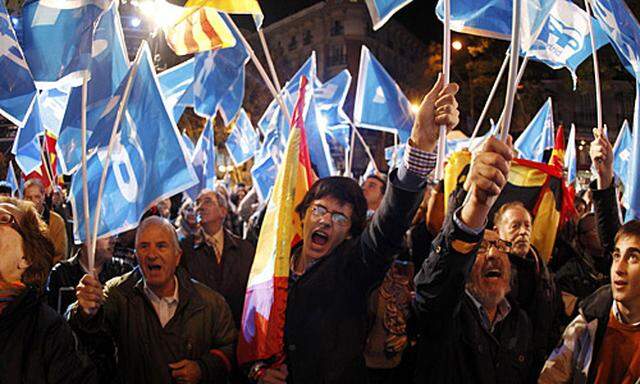 Machtwechsel Spanien Erdrutschsieg fuer