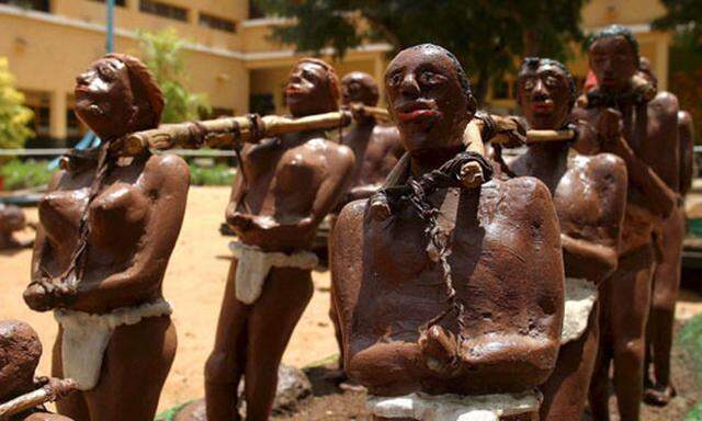 Senegalese sculpture by Lamine Barro depicting a slavery scene