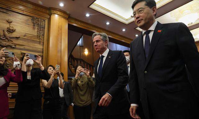 US-Außenminister Blinken sprach am Sonntag mit seinem Amtskollegen Qin. Ob er am Montag auch Chinas Staatschef Xi treffen wird, war bis zuletzt unklar.