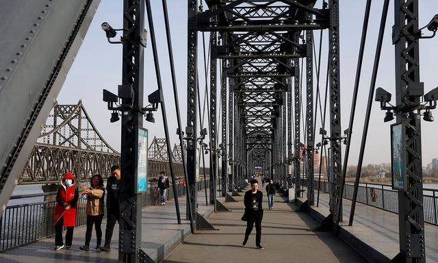 Die Brücke über den Fluss Yalu trennt Nordkorea von China.