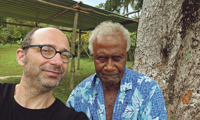 Ansichtssache. Der Autor und der Local: Antonie aus Vanuatu, um keinen  Ratschlag verlegen.