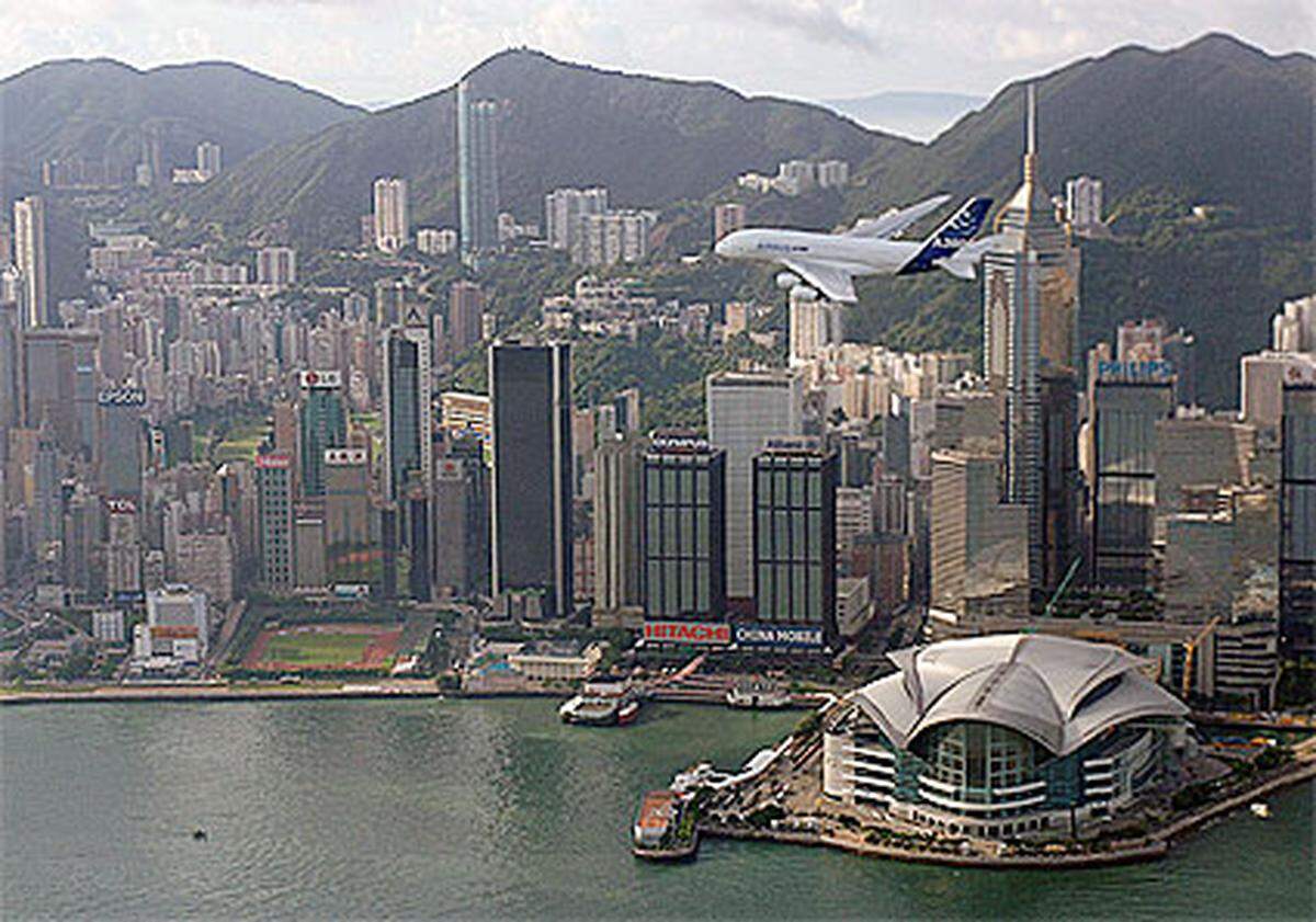 Das asiatische Finanzzentrum Hongkong lockt ausländische Investoren mit geringen Steuern für Kapitaleinkünfte und konkurriert dabei direkt mit Singapur.