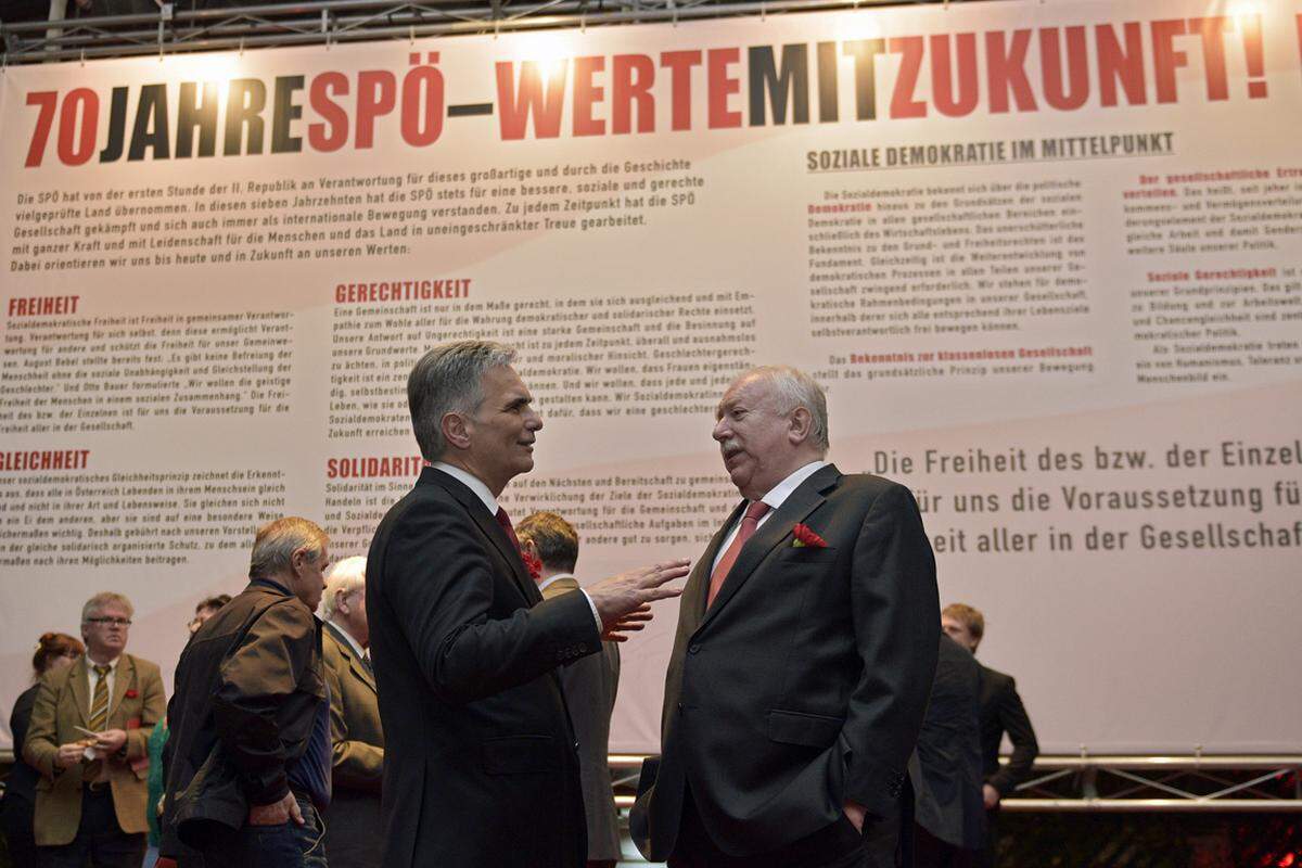 Für 70 Jahre SPÖ hat die Partei in einer Presse-Unterlage auch 70 Highlights zusammengebastelt, wobei den beiden Kurzzeit-Kanzlern Viktor Klima und Alfred Gusenbauer (beide SPÖ) keine Erfolge gegönnt wurden. Denn zwischen 1997 und 2008 findet sich kein roter Meilenstein.