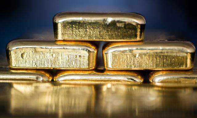 Swiss Gold Bars Inside Solar Capital Gold Zrt. As Gold Climbs To One-Year High