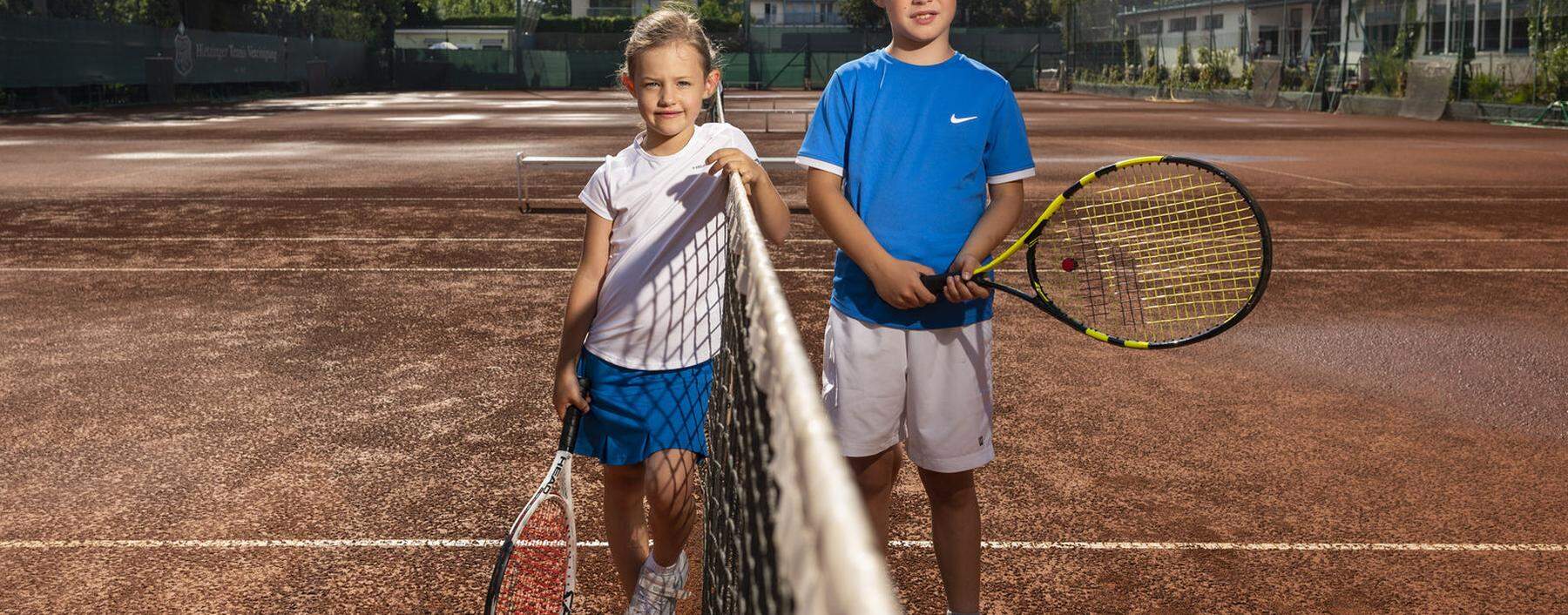 Nikolaus und Sophia besuchen im Coronasommer ein Tenniscamp in Wien.