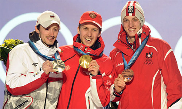 Gold für Ammann (m.), Silber für Malysz (l.) und Bronze für Schlierenzauer.