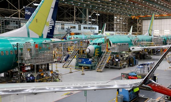 Die US-Flugaufsichtsbehörde FAA hat Inspektionen in mehr als 2600 Boeing-737-Maschinen wegen möglicher Probleme mit der Sauerstoffversorgung im Notfall angeordnet. 