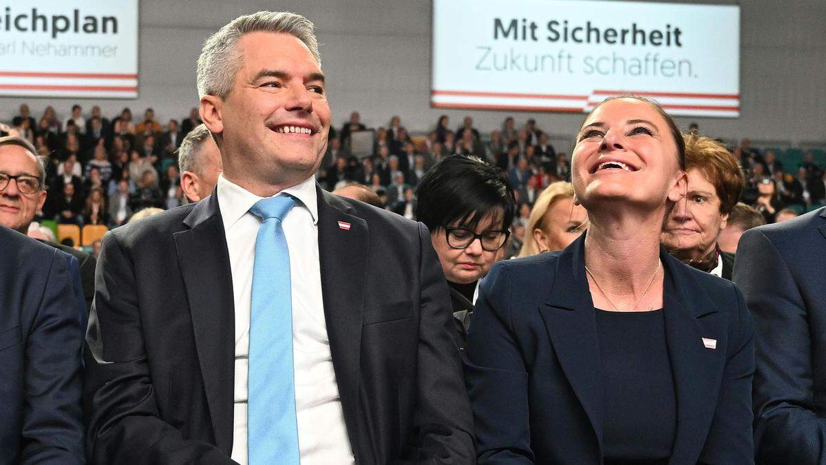 Bundeskanzler Karl Nehammer und seine Frau Katharina Nehammer bei der Präsentation des ÖVP-„Österreichplans“ im Jänner. 