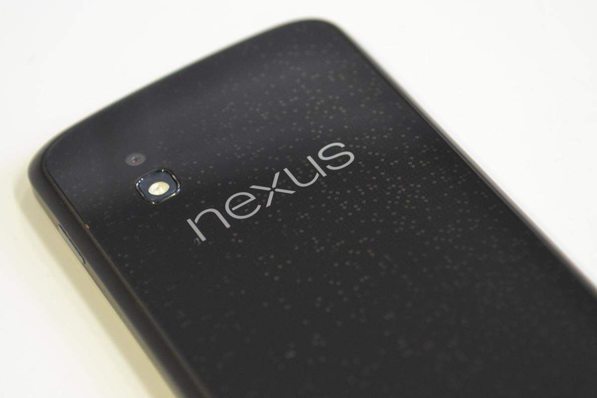 Mit einem Einstiegspreis von 299 Euro (über Google Play in Deutschland) ist das Nexus 4 ein günstiges Gerät. Dafür bietet es mit 4,7-Zoll-Display und Quad-Core-Chip jede Menge Leistung. DiePresse.com hat das neue Android-Flaggschiff genau angesehen.Zum vollständigen Testbericht >>>