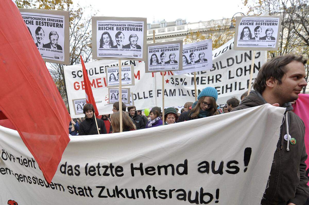 Auch in anderen Uni-Städten wurde demonstriert. In Graz machten rund 4000 Demonstranten mit Trillerpfeifen und Transparenten auf ihr Anliegen aufmerksam. In Salzburg gingen 1500 Menschen auf die Straße, zur Demo in Linz kamen rund 1000 Personen.