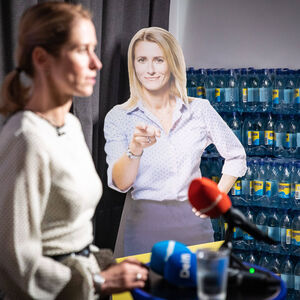 Estlands Premierministerin, Kaja Kallas, im Juli 2022 bei einer Pressekonferenz zu innenpolitischen Themen. 