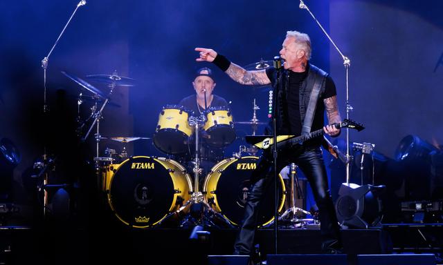 Sänger und Gitarrist James Hetfield sprach das Publikum in Ebreichsdorf als „Vienna“ an. Fairerweise – es steht auch so auf den Tour-T-Shirts.