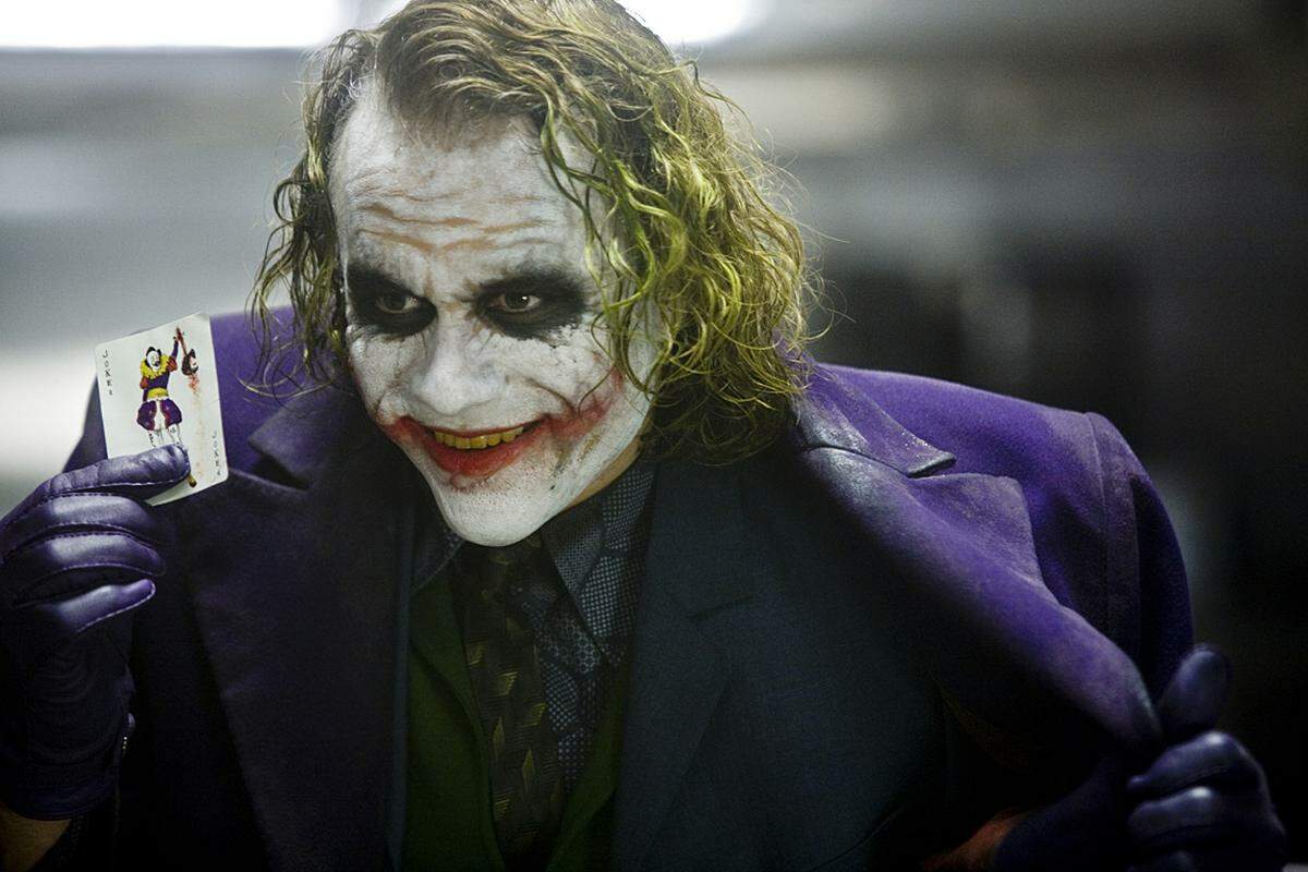 Gerade noch in das Ranking jener Filme, die mehr als eine Milliarde Dollar eingespielt haben, kommt "The Dark Knight". Der Batman-Film mit dem verstorbenen Heath Ledger in der Rolle des Joker kam auf 1,004 Milliarden Dollar.