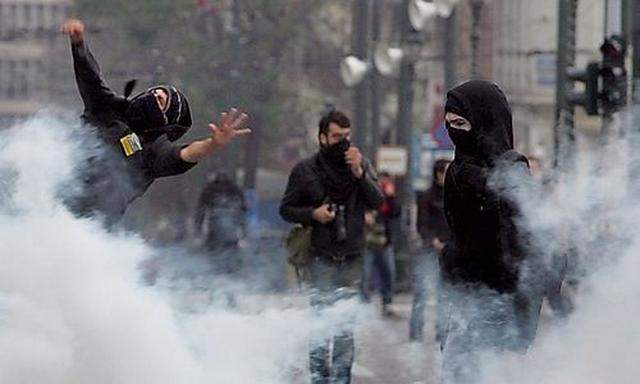 Tränengas gegen Demonstranten in Athen