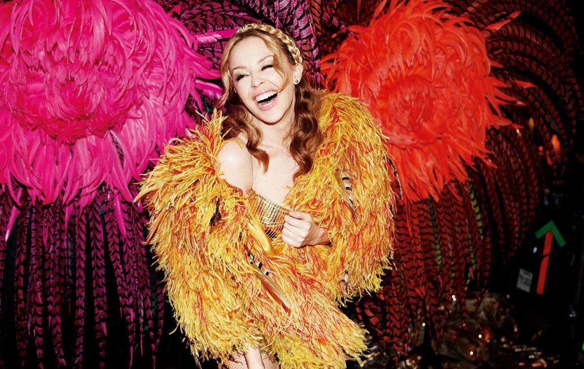 In 25 Jahren auf der Bühne sammeln sich einige Outfits an und genau diese zeigt Kylie Minogue in ihrem neuen Bildband "Kylie/Fashion". Ihre modischsten Momente werden damit gleichsam mit den Meilensteinen ihrer Karriere abgebildet.