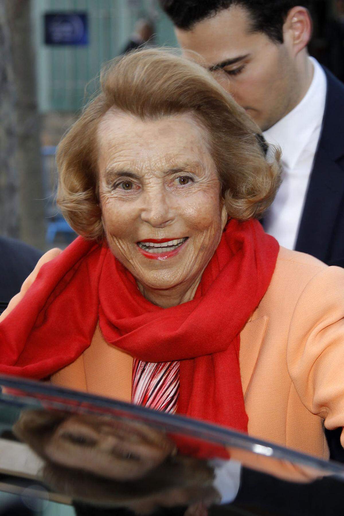 Liliane Bettencourt ist nicht mehr die reichste Frau Frankreichs obwohl sie ihren Reichtum um 9 Prozent auf 34,5 Milliarden Dollar vergrößern konnte. Die unter Demenz leidende 91-Jährige hat seit Jahren nichts mehr mit den Geschäften von L'Oréal zu tun.
