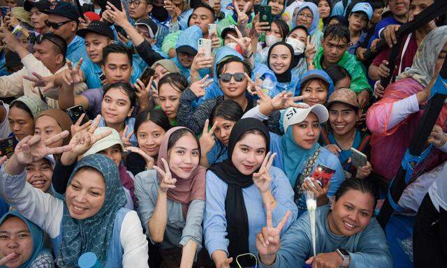 Jungen Leuten gefällt offenbar, wie sich Prabowo Subianto präsentiert. Hier ein Bild von einer Wahlkampfveranstaltung in Bandung, West Java.