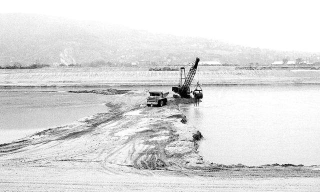 Bauarbeiten zur Donauregulierung 1975: Mit dem Aushubmaterial wurde die Donauinsel aufgeschüttet.