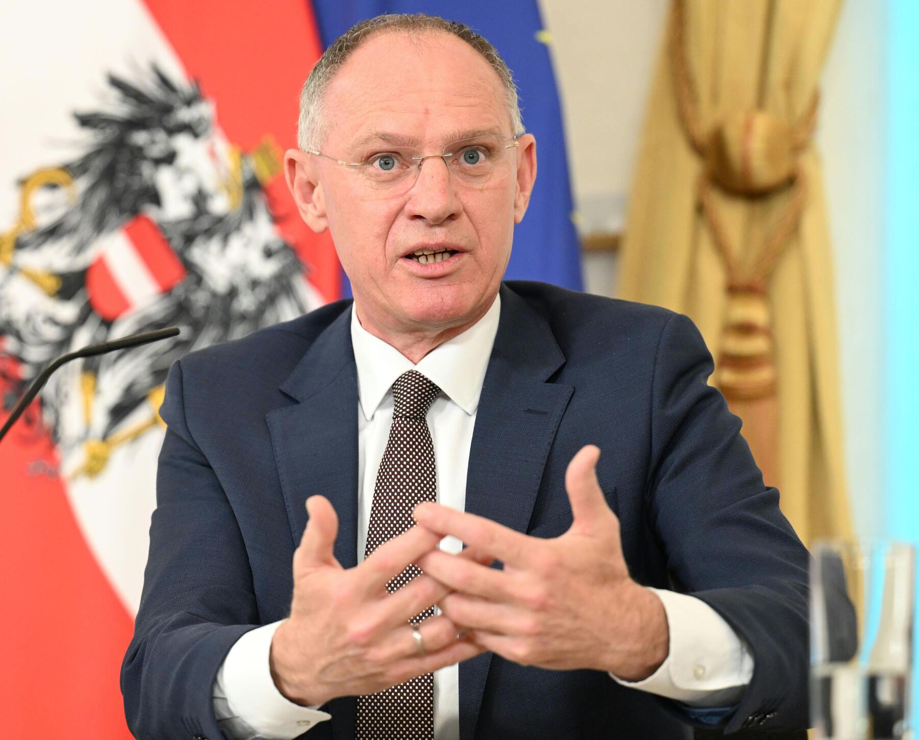 Innenminister Karner will Fußfessel für „islamistische Gefährder“