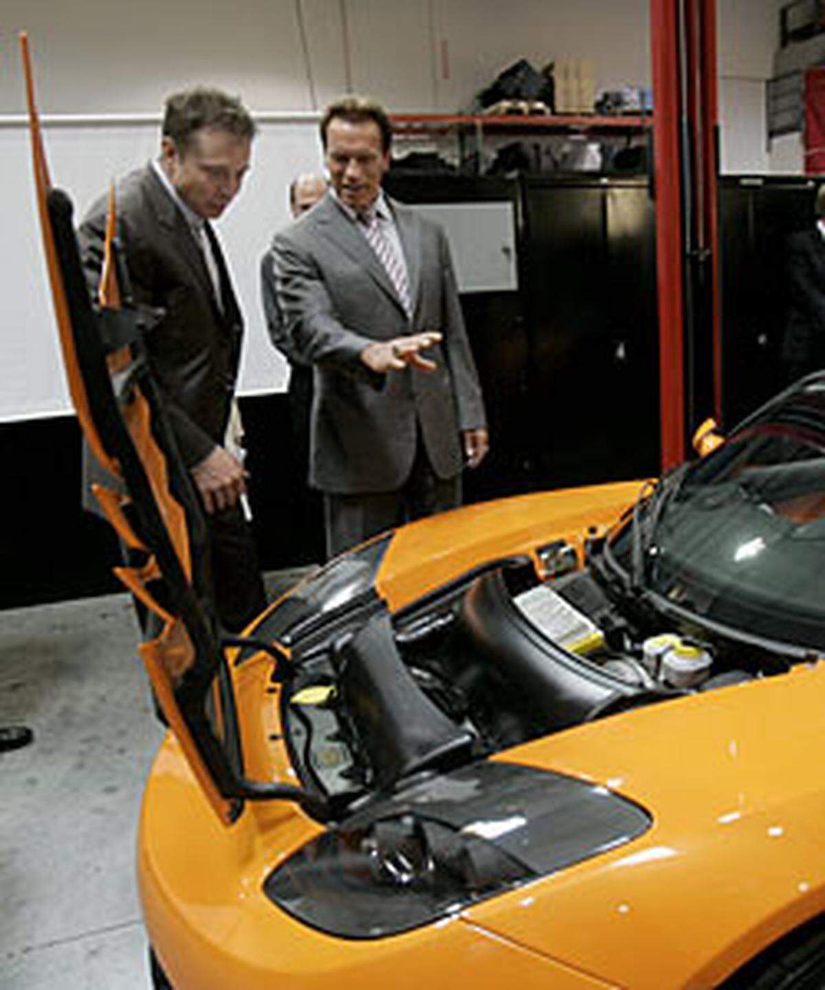 Schwarzenegger ist mit seinen Plänen gescheitert, mit einer Pflichtquote die US-Fahrzeugindustrie zum Bau von Elektroautos zu zwingen. Kalifornien kommt aber den Herstellern von Null-Emissionen-Fahrzeugen steuerlich entgegen.