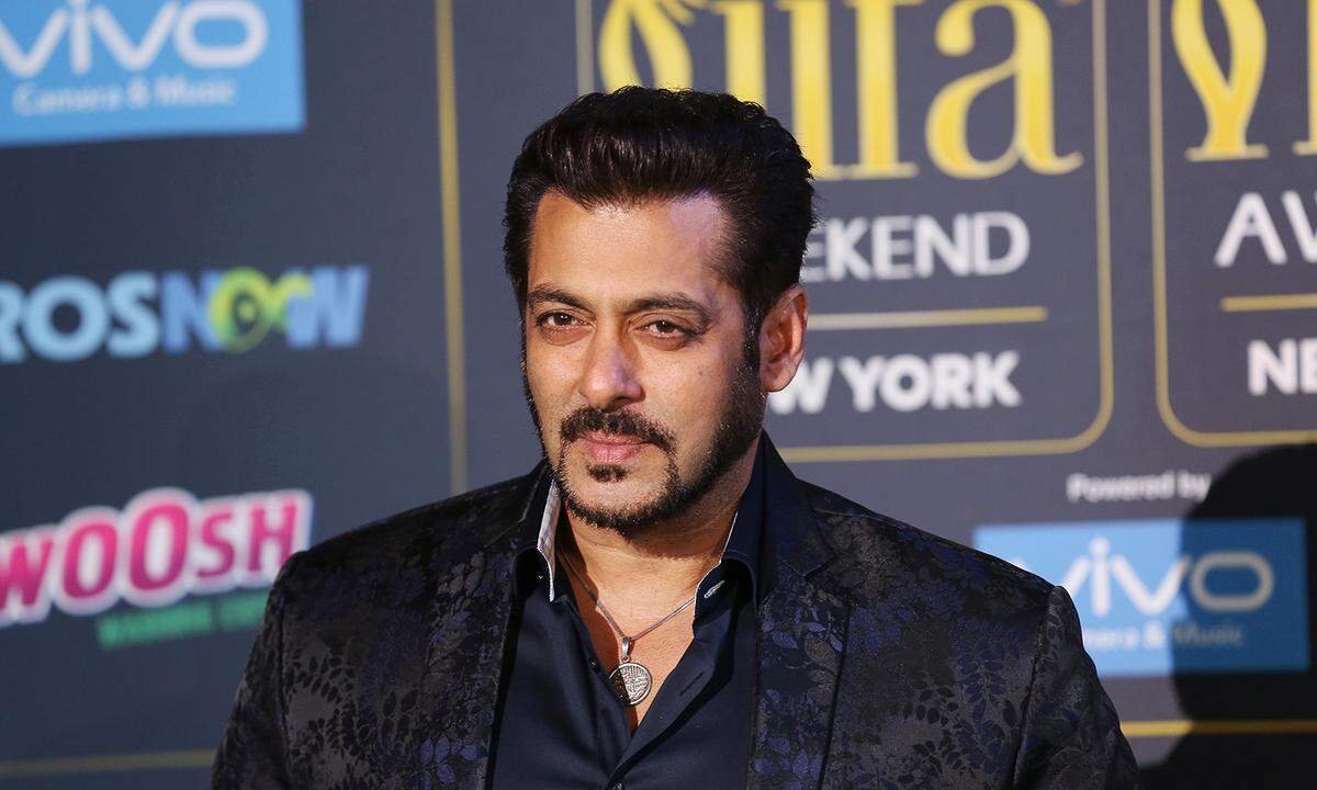 Bollywood-Liebling Salman Khan scheffelte in den letzten zwölf Monaten 38,5 Millionen Dollar. Zu verdanken hat der Inder seinen Verdienst Blockbustern wie „Tiger Zinda Hai“, in dem er als Schauspieler und Produzent agierte.