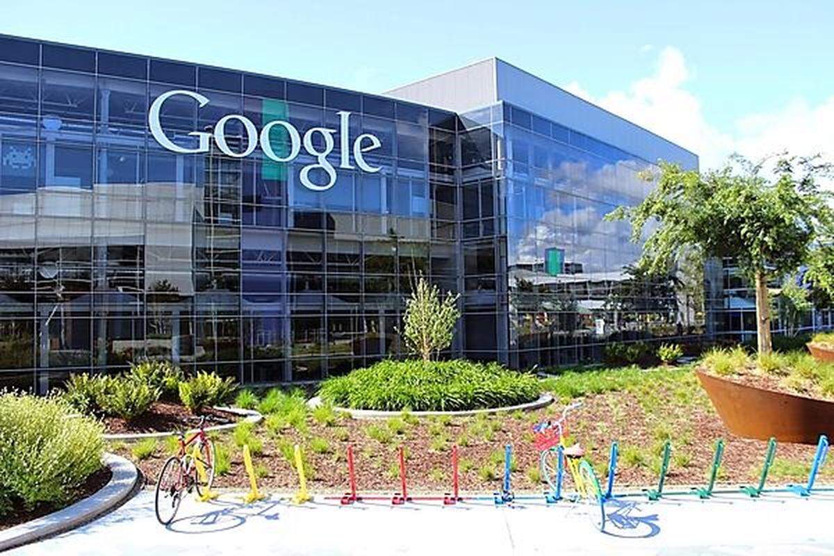 Google besitzt die wertvollsten Marke der Welt und ist sowohl bei Technikern als auch bei Wirtschaftsabsolventen der attraktivste Arbeitgeber. Dazu tragen auch die vielen Goodies, die Mitarbeiter dort erhalten, ihren Teil bei.