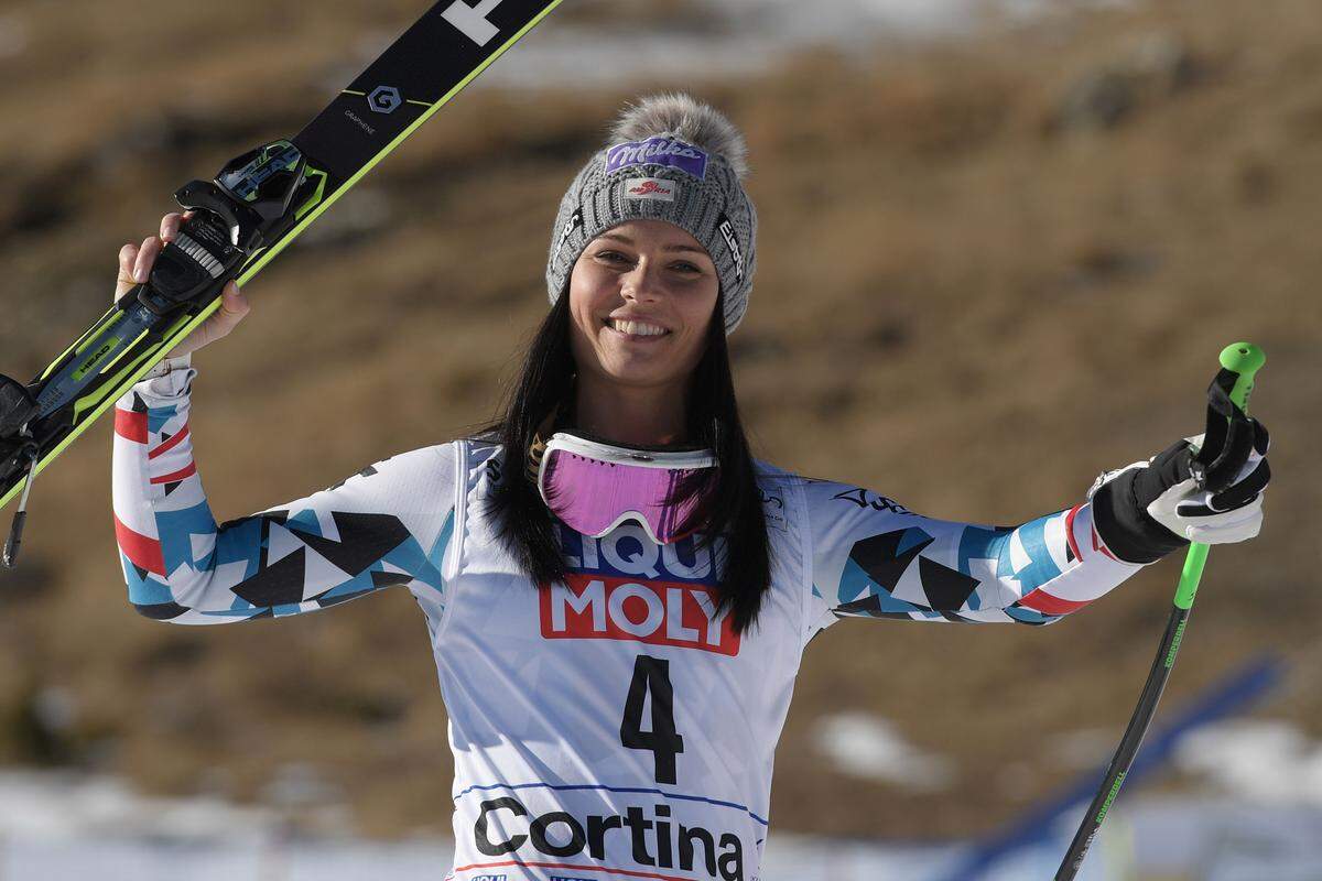 Im Dezember 2016 gibt Veith ihr Comeback beim RTL am Semmering. Ihr bestes Resultat gelingt ihr im Jänner 2017 in Cortina (3. Platz im Super-G). Die WM in St. Moritz verläuft enttäuschend, wenig später beendet sie ihr Comeback wieder und muss sich einer weiteren Operation, dieses Mal am linken Knie, unterziehen.