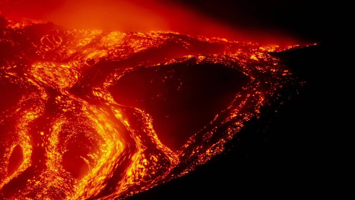 Mount Etna in Sicily spews ash and lava: Catania Airport closed