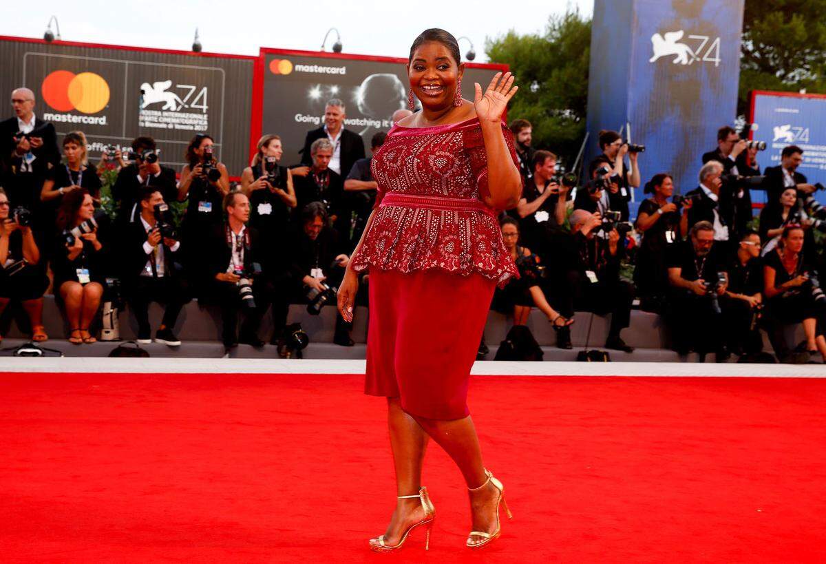 Octavia Spencer in einer Spitzenarbeit von Tadashi Shoji.