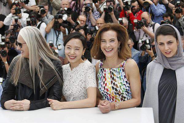 Sie freue sich auf Filme, die einen eigenen Rhythmus, eine einzigartige Sichtweise haben. In der Jury sitzen auch die Schauspielerinnen Jeon Do-yeon, Carole Bouquet, Leila Hatami und ...